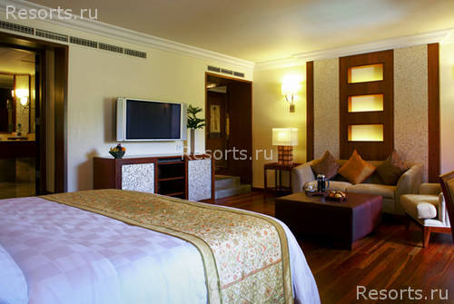 The Laguna Resort & Spa 12